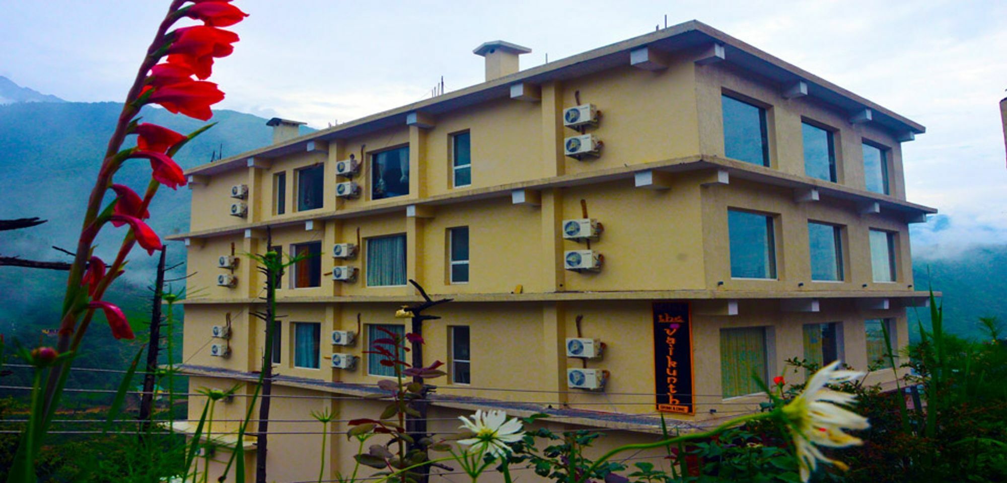 The Vaikunth Hotel Dharamshala Exterior photo